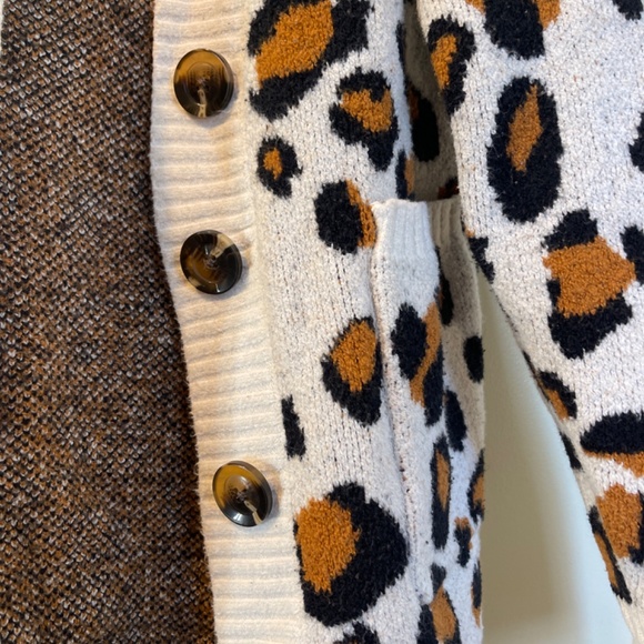 Cheetah Printed Cardigan - Picture 4 of 6
